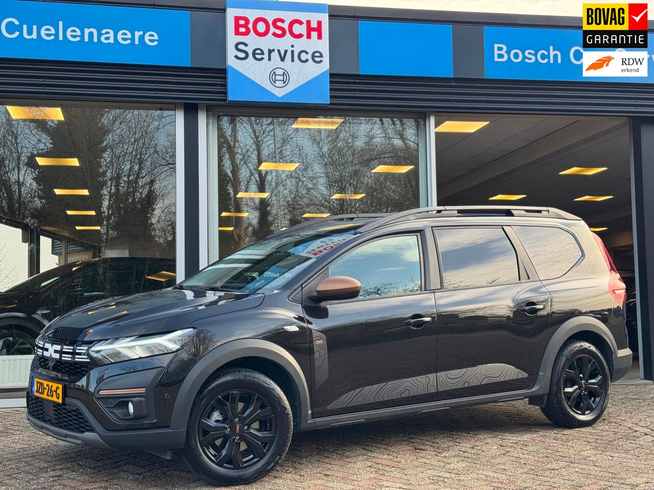 Dacia Jogger - 1.6 Hybrid 140 Extreme Navi / Clima / Camera / LM velgen / P-sensoren / Keyless - AutoWereld.nl