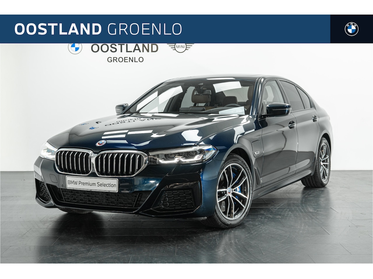 BMW 5-serie - 545e xDrive High Executive M Sport Automaat / Trekhaak / Sportstoelen / Adaptief onderstel - AutoWereld.nl