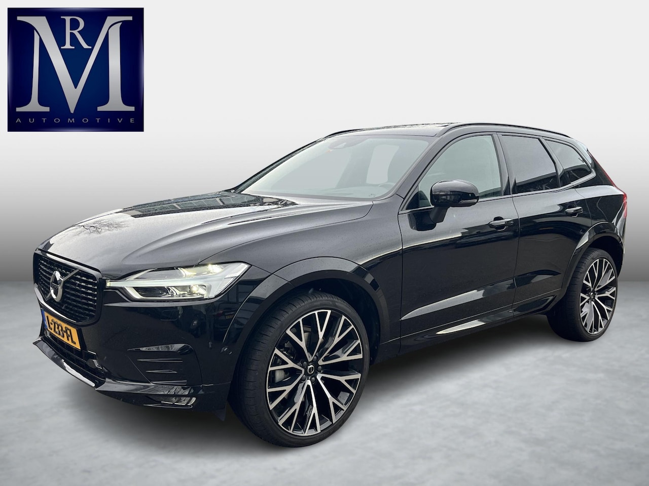 Volvo XC60 - 2.0 B4 R-Design LUCHTVERING | PANORAMADAK | HEAD UP | ELEKTRISCHE TREKHAAK | HARMAN KARDON - AutoWereld.nl