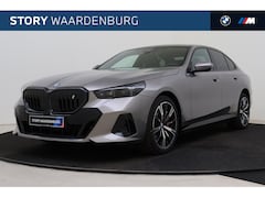 BMW i5 - eDrive40 M Sport / Panoramadak / Trekhaak / Comfort Access / Adaptieve LED / Parking Assis