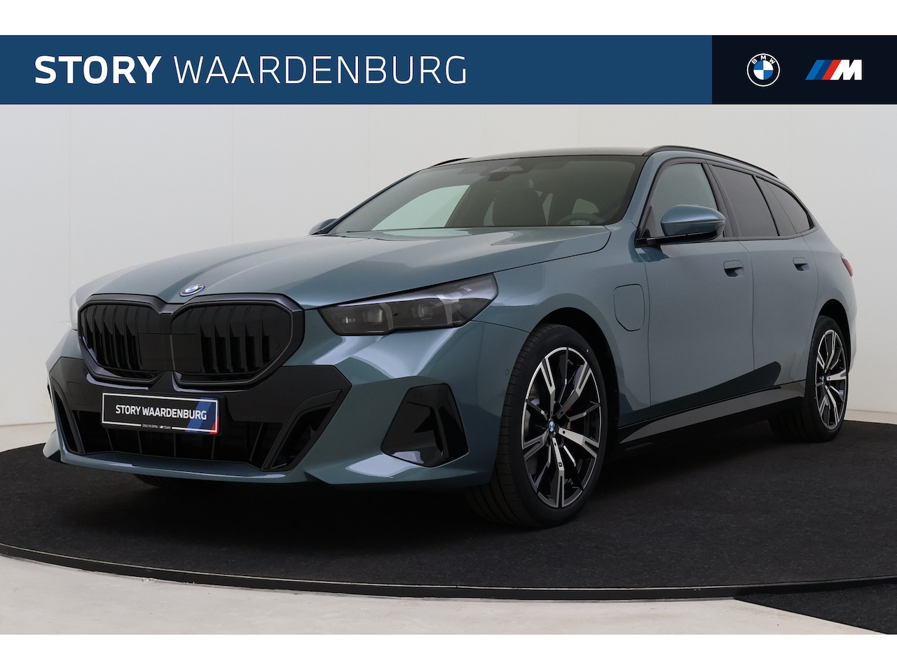 BMW 5-serie Touring - 530e M Sport Automaat / Panoramadak / Trekhaak / Achteruitrijcamera / Comfort Access / Ada - AutoWereld.nl