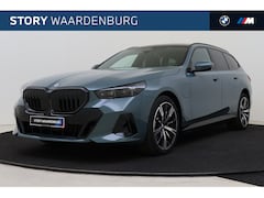 BMW 5-serie Touring - 530e M Sport Automaat / Panoramadak / Trekhaak / Achteruitrijcamera / Comfort Access / Ada
