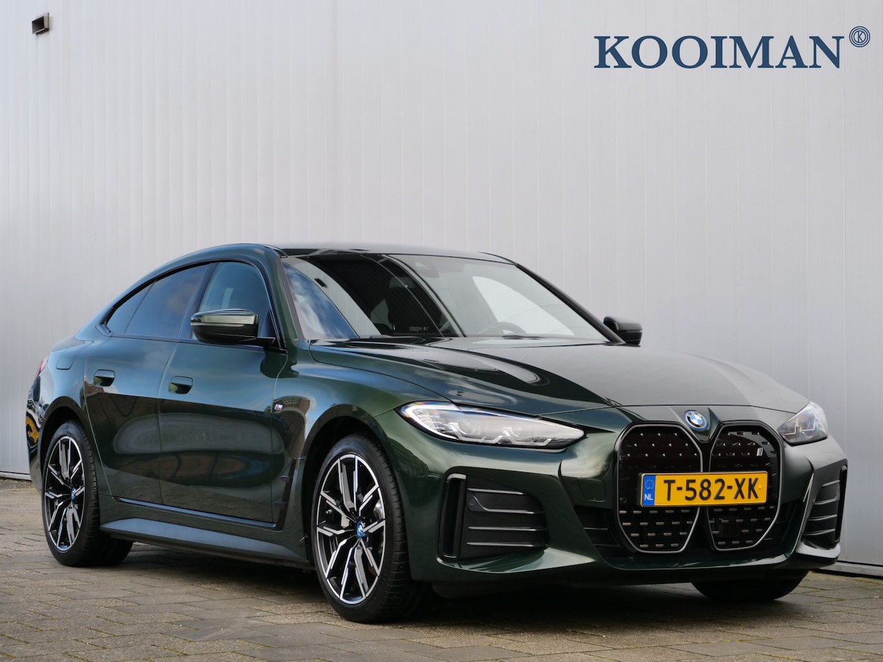 BMW i4 - eDrive35 High Executive 70 kWh 286 Pk Automaat M-Sport / Navi / DAB / Leer / Camera / Appl - AutoWereld.nl