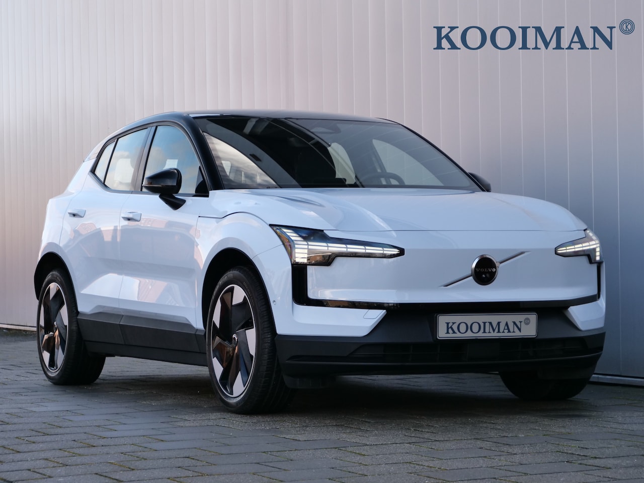 Volvo EX30 - Single Motor Extended Range Ultra 69 kWh 272 Pk Automaat Navi / Pano-dak / Leer / 2 x Came - AutoWereld.nl