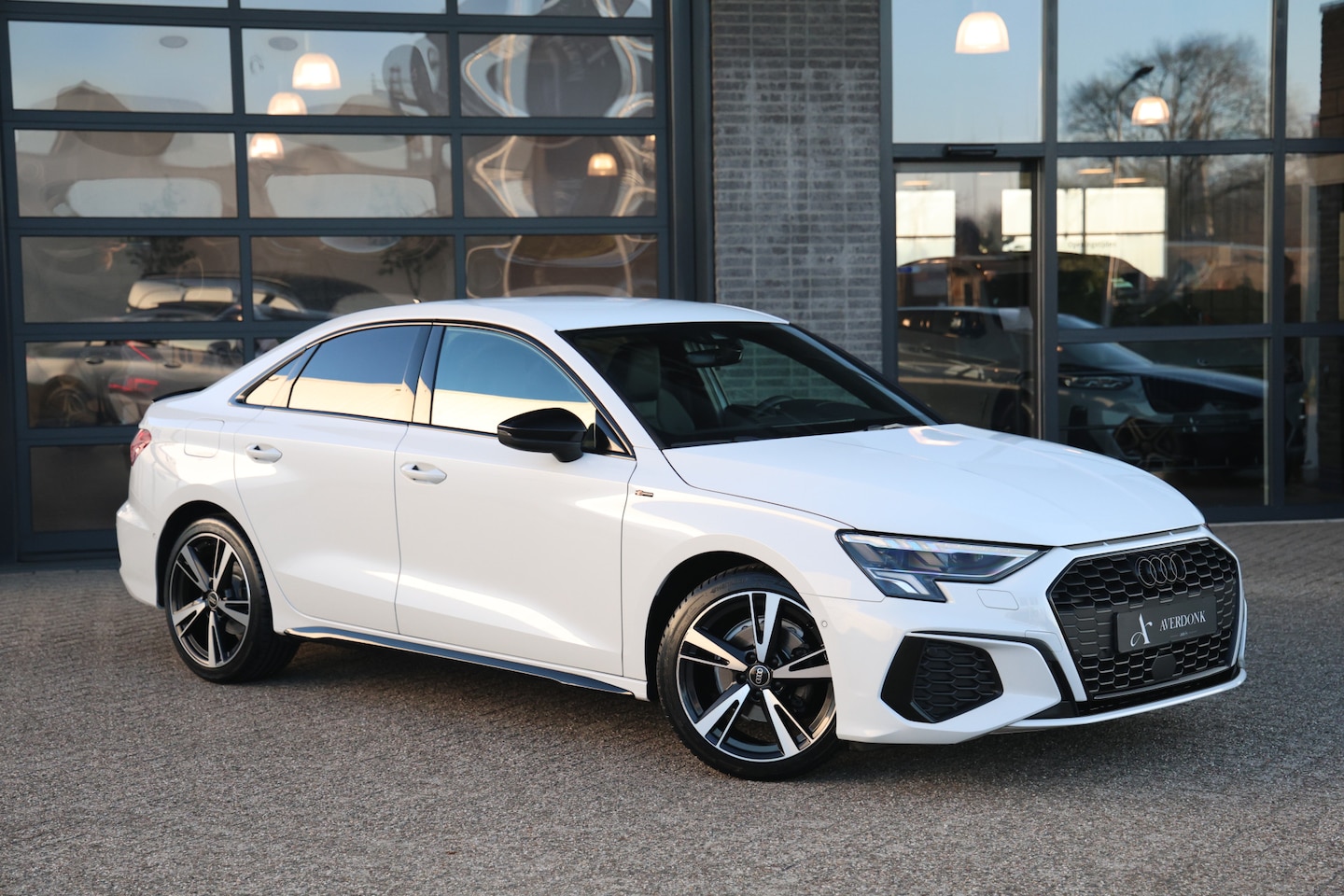 Audi A3 Limousine - 35 TFSI 3x S-Line 150PK Trekh|Zwart optiek|Matrix|Dynamisch - AutoWereld.nl