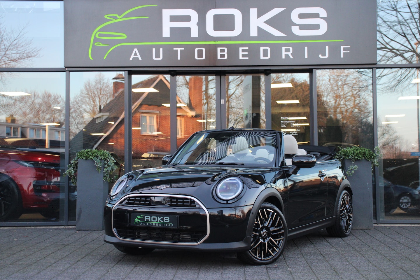 MINI Cabrio - 2.0 Cooper C Favoured L Mini 2.0 Cooper C Favoured L - AutoWereld.nl