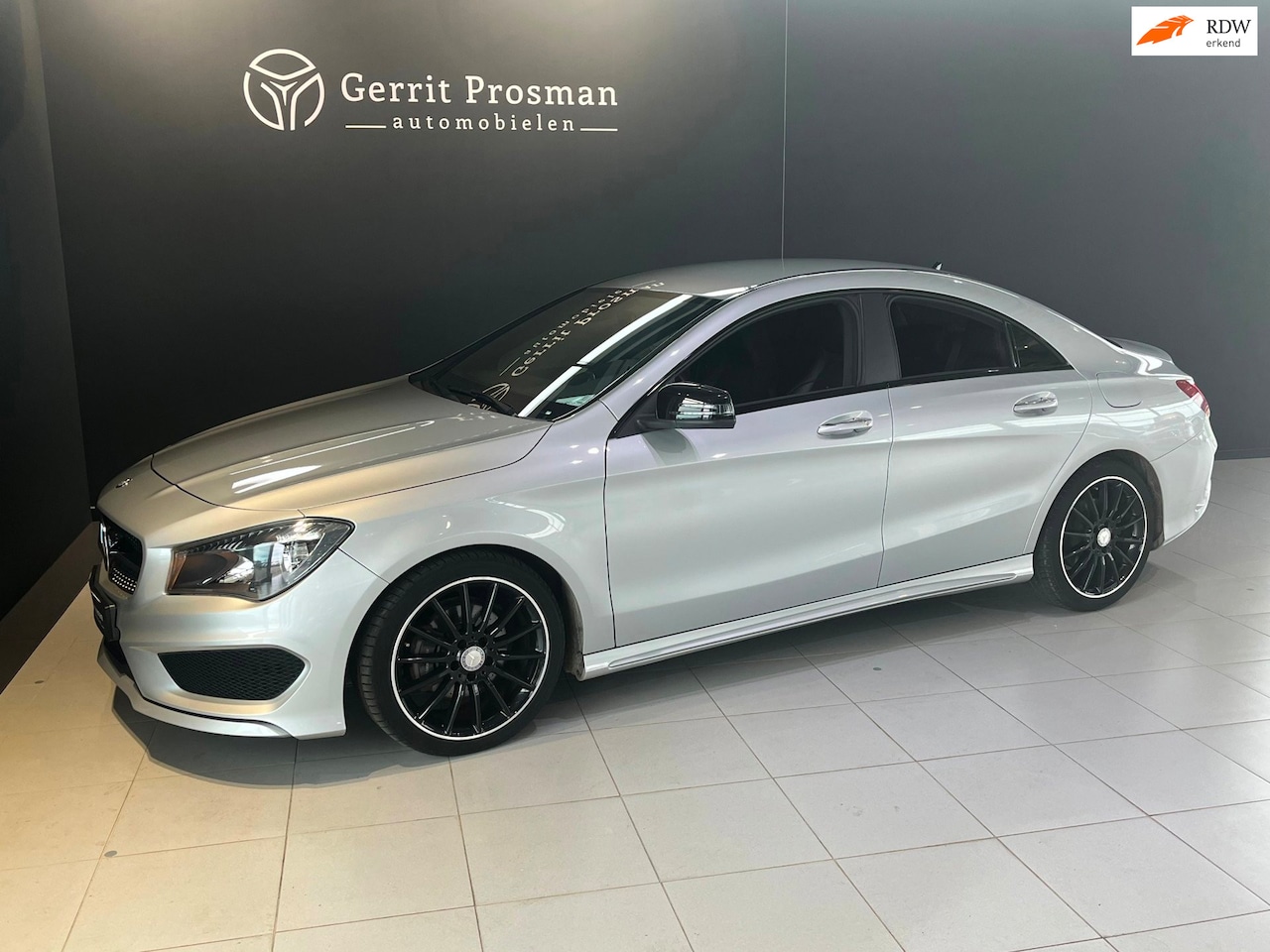 Mercedes-Benz CLA-Klasse - 180 Edition 1 AMG en SPORTPAKKET - AutoWereld.nl