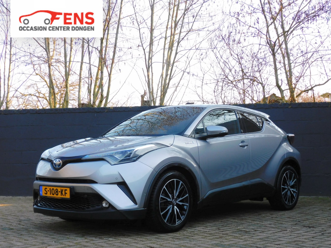 Toyota C-HR - 1.8 Hybrid Adventure CARPLAY/ANDROID! STOELVERWARMING! CAMERA! NAVI!  CLIMA! - AutoWereld.nl