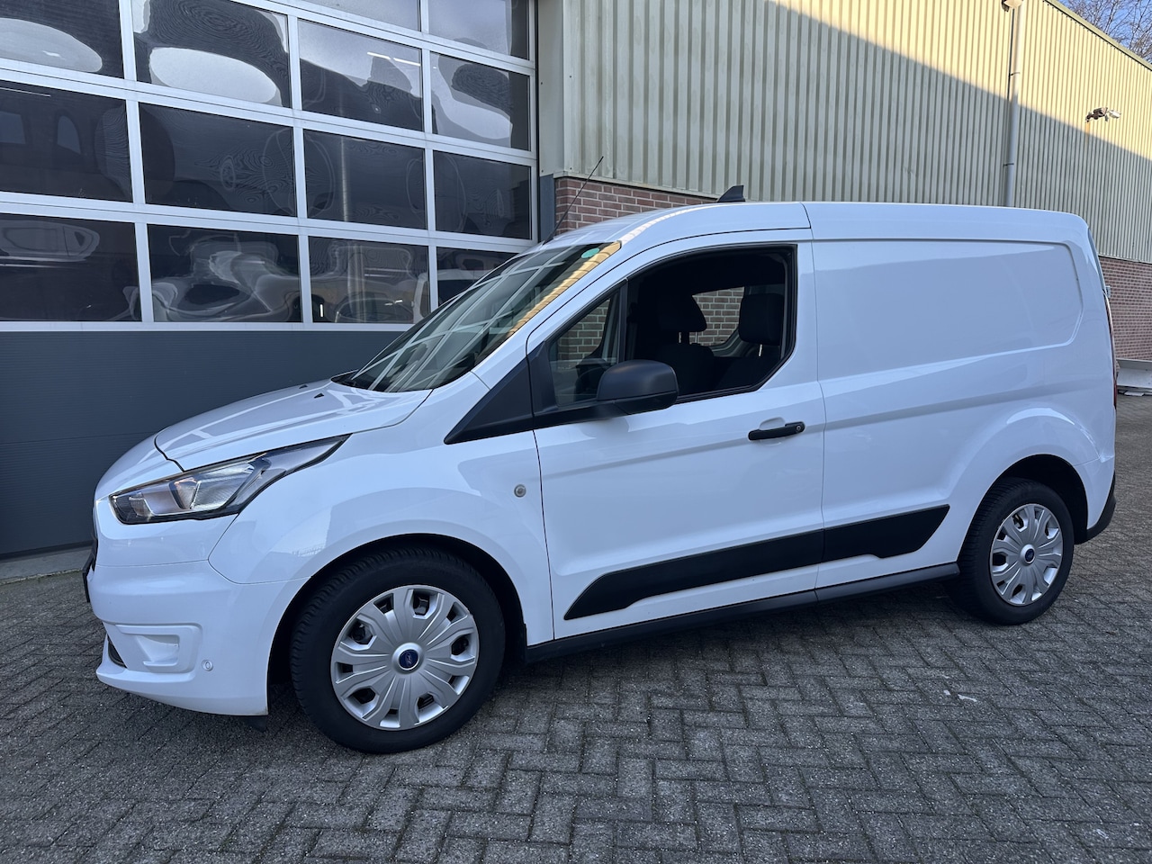 Ford Transit Connect - 1.0 Ecoboost L1 Benzine Airco,Pdc,El ramen,Enz - AutoWereld.nl