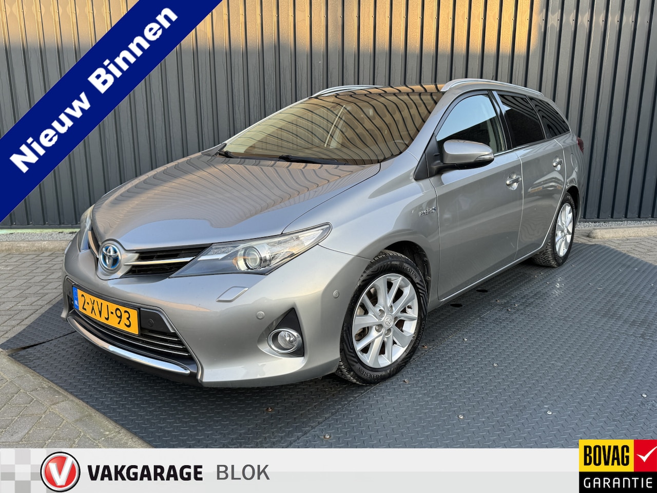 Toyota Auris Touring Sports - 1.8 Hybrid Lease+ | Panodak | Stoelverw. | Parkeersensoren V&A | Camera | Prijs Rijklaar!! - AutoWereld.nl