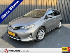 Toyota Auris Touring Sports - 1.8 Hybrid Lease+ | Panodak | Stoelverw. | Parkeersensoren V&A | Camera | Prijs Rijklaar