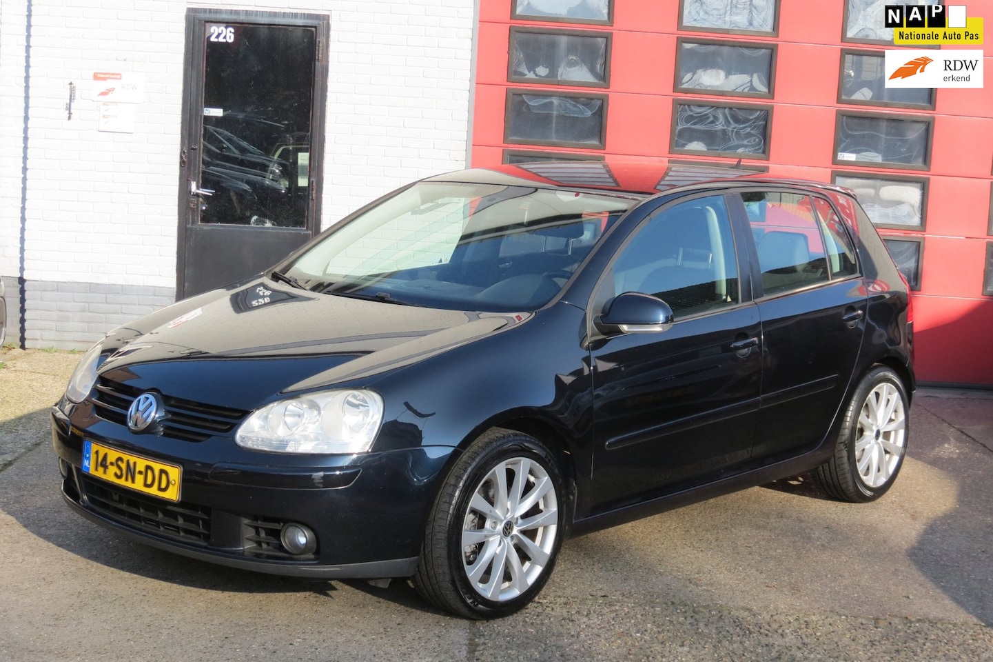 Volkswagen Golf - 2.0 FSI Sportline 2.0 FSI Sportline , 5 DEURS , AIRCO , - AutoWereld.nl