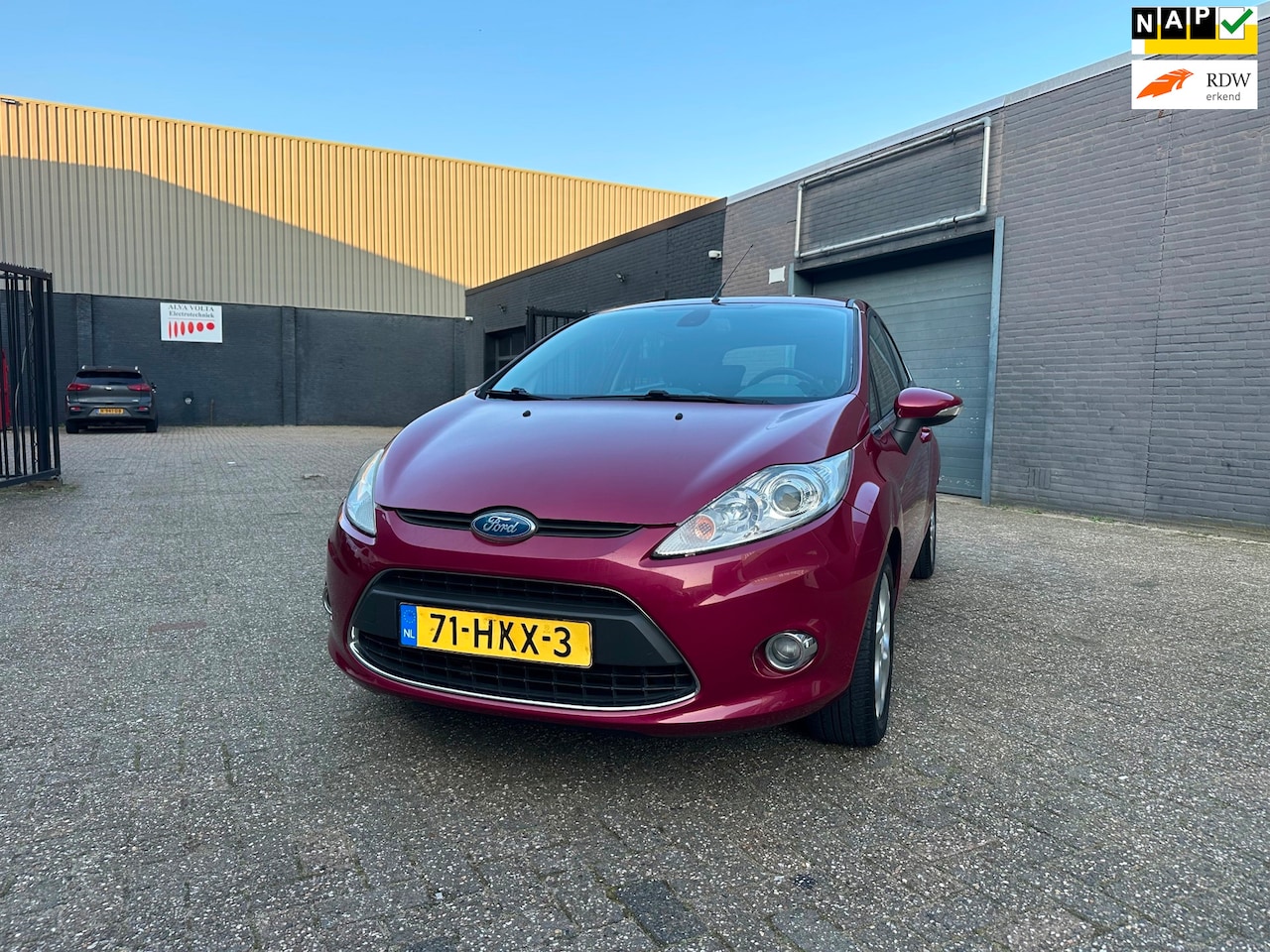Ford Fiesta - 1.4 Titanium Automaat Clima Cruise Elek. Pakket PDC LM-Wielen APK NAP. - AutoWereld.nl