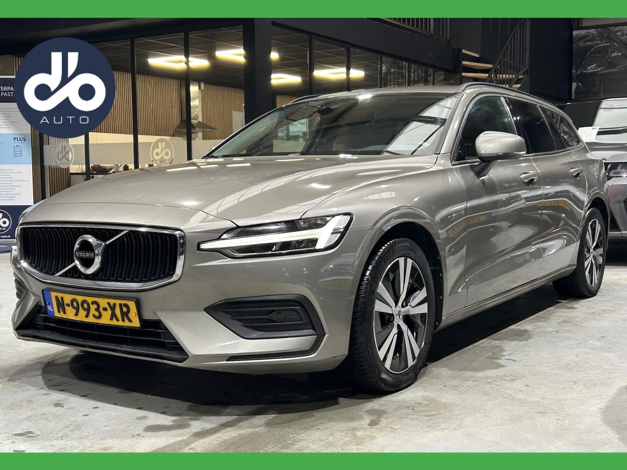 Volvo V60 - 2.0 B3 Momentum Business ORG.NL + NAP + DEALER O.H. | APK 02-2028 - AutoWereld.nl