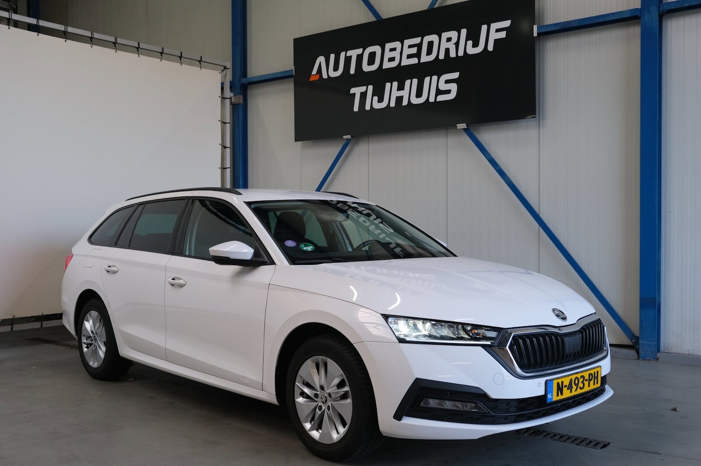 Skoda Octavia Combi - 1.0 e-TSI Business Edition - N.A.P. Airco, Cruise, Carplay, Virtual Cockpit, PDC, Trekhaak - AutoWereld.nl