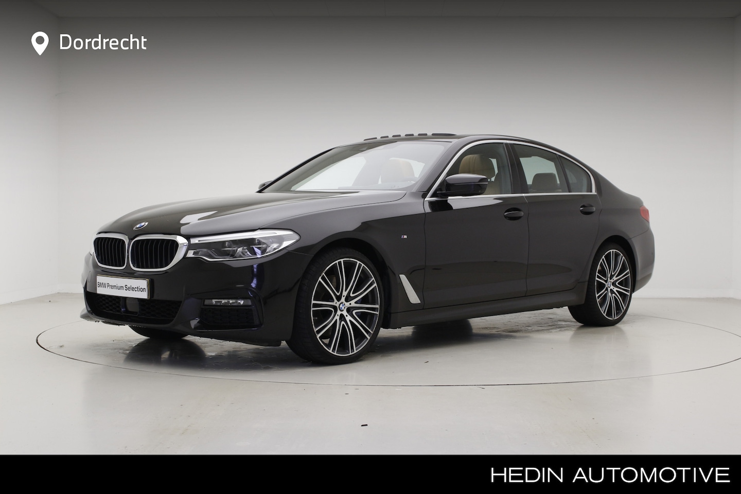 BMW 5-serie - 530i xDrive Individual | Driving Assistant Plus | Stoelventilatie | M-Sport | Lederen Dash - AutoWereld.nl