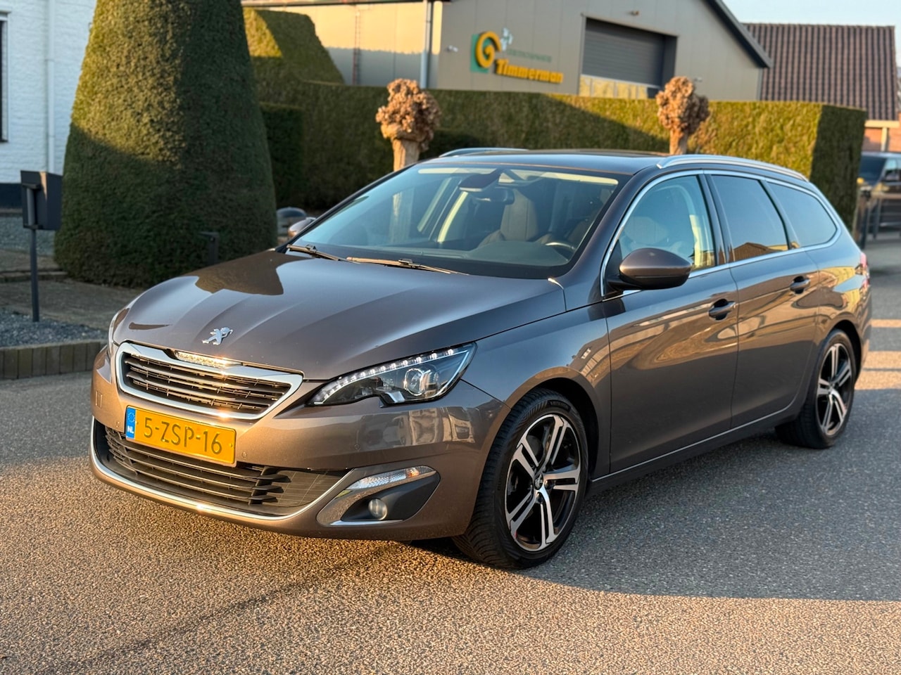 Peugeot 308 SW - 2.0 BlueHDI Blue Lease Premium AUT 2015 Pano/Navi/Lmv - AutoWereld.nl
