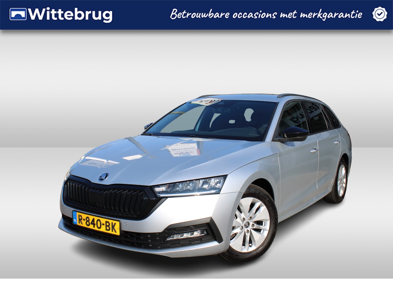 Skoda Octavia Combi - 1.0 TSI 110pk Sport Business / Navigatie / LM velgen 16 inch / LED / Wegkl trekhaak / Park - AutoWereld.nl
