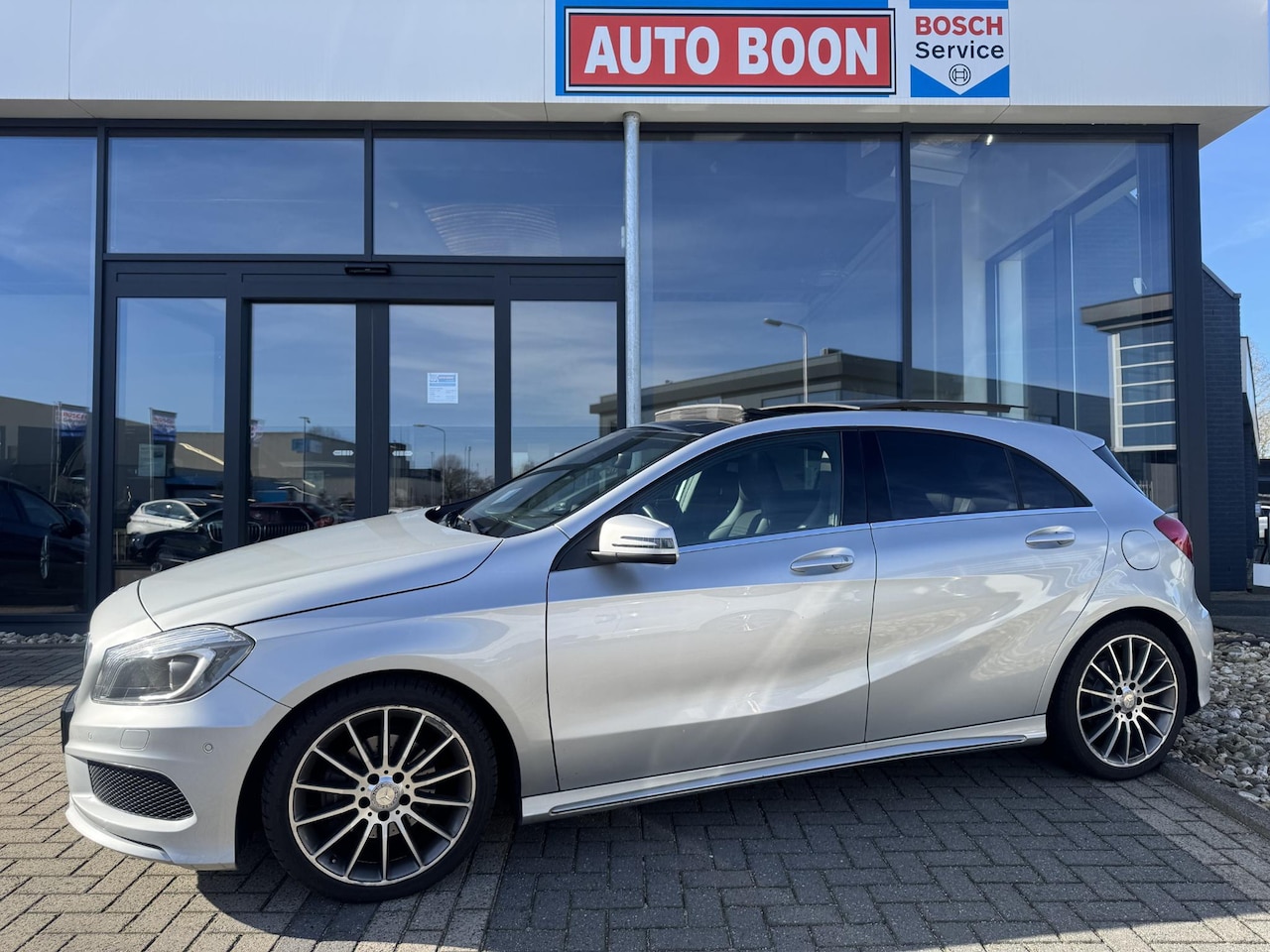 Mercedes-Benz A-klasse - 180 122PK AMG AUTOMAAT PANO/NAVI/2XPDC/18''AMG/ S&S/BI-XENON/MEDIA/BTA/ - 1 EIG./NL AUTO/K - AutoWereld.nl