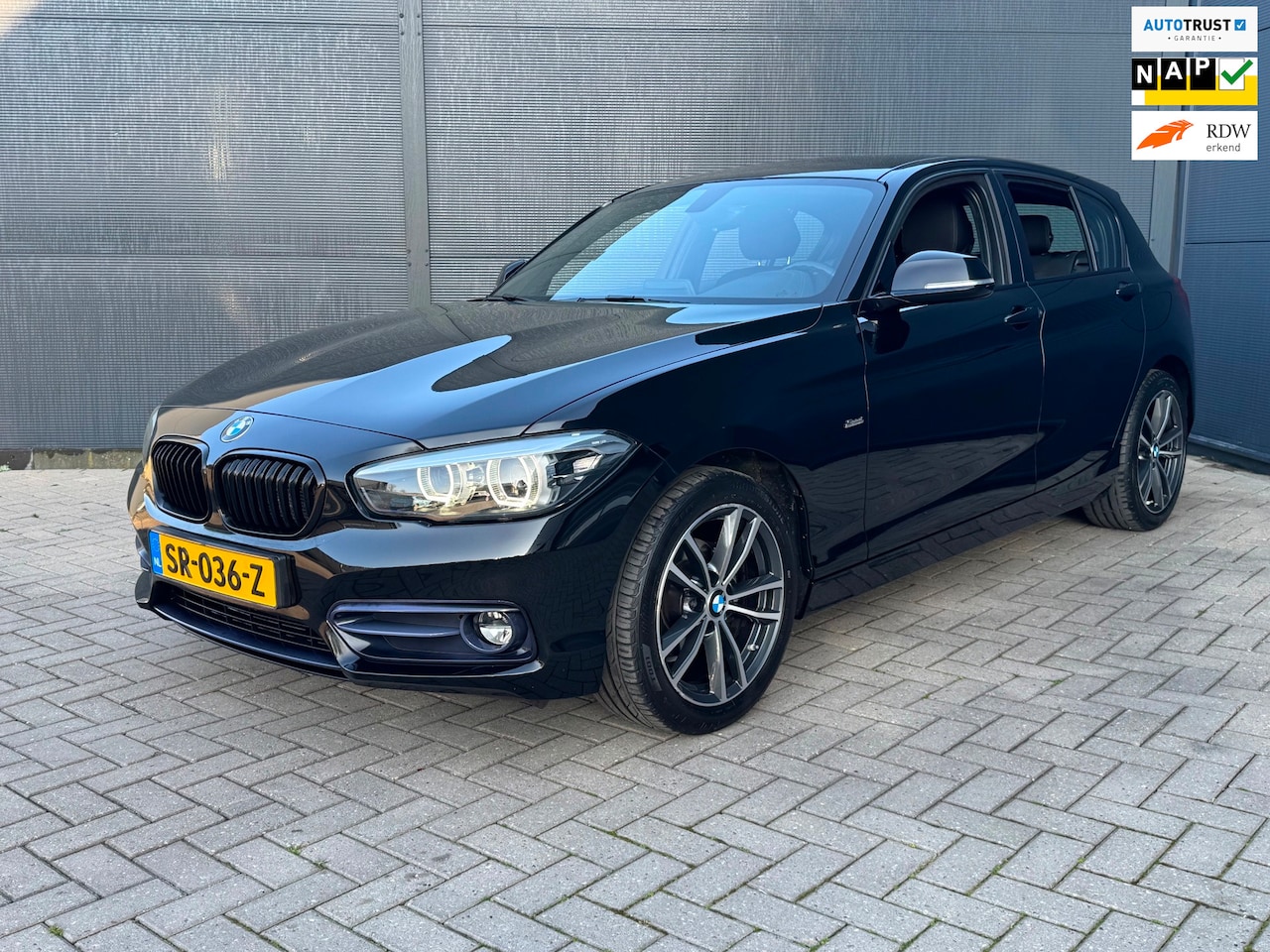 BMW 1-serie - 116i Executive / Facelift / Navi / Xenon / Nap - AutoWereld.nl