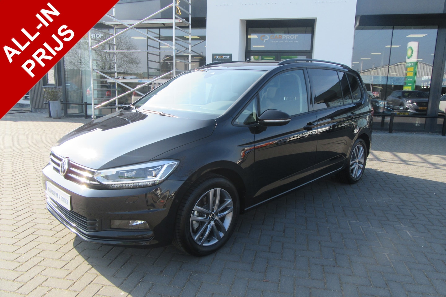 Volkswagen Touran - 1.5 TSI Highline Business Automaat, Navi, Camera, El. Trekhaak - AutoWereld.nl