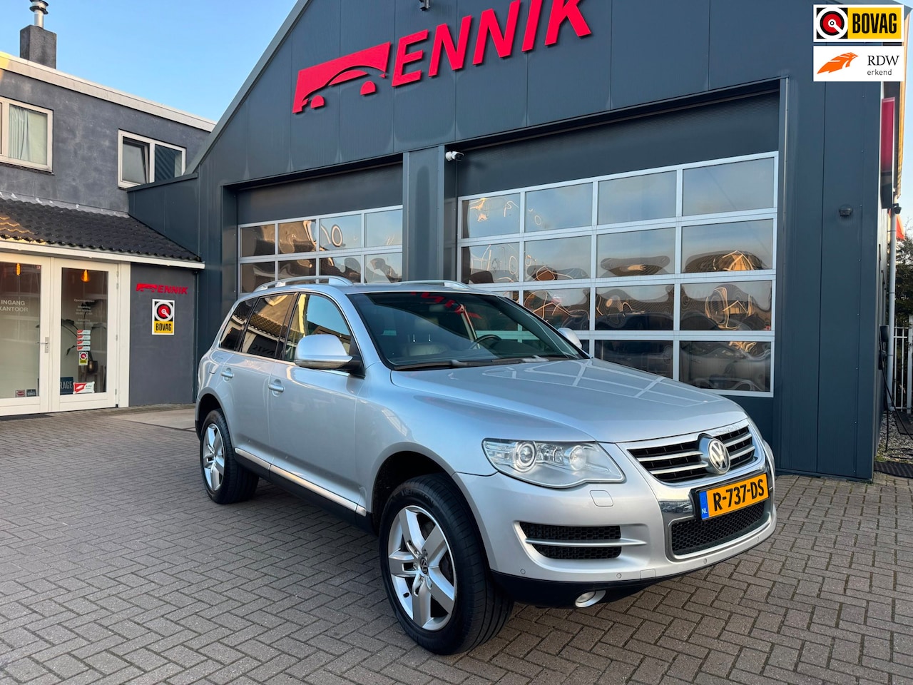 Volkswagen Touareg - 5.0 V10 TDI / ACC / Airsusp. / Camera / Topstaat / Trekhaak / BTW Auto ! . - AutoWereld.nl