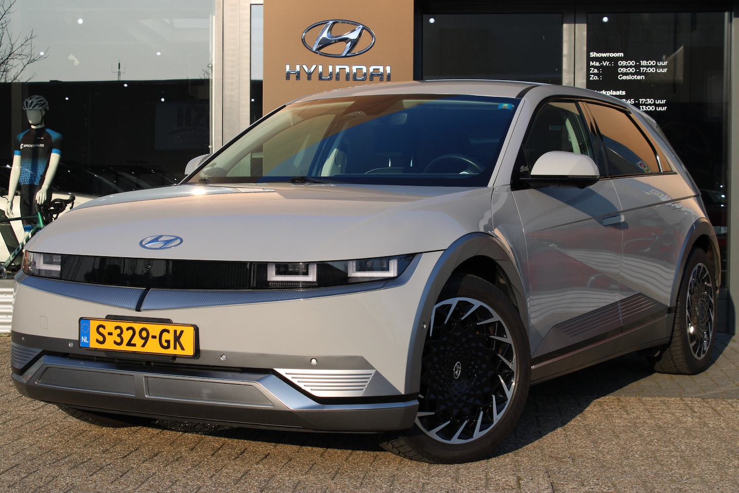 Hyundai IONIQ 5 - Lounge AWD 73kWh No Preheater | Keyless entry | Keyless start | Trekhaak vast - AutoWereld.nl
