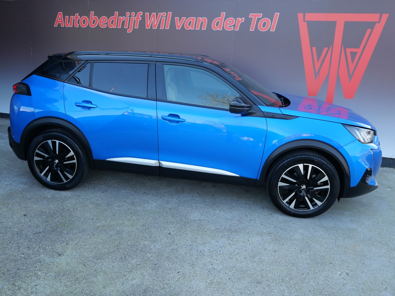 Peugeot e-2008 - EV GT-PACK 50 kWh | A.C.C | 3D COCKPIT | TREKHAAK | ALCANTARA LEER!! - AutoWereld.nl