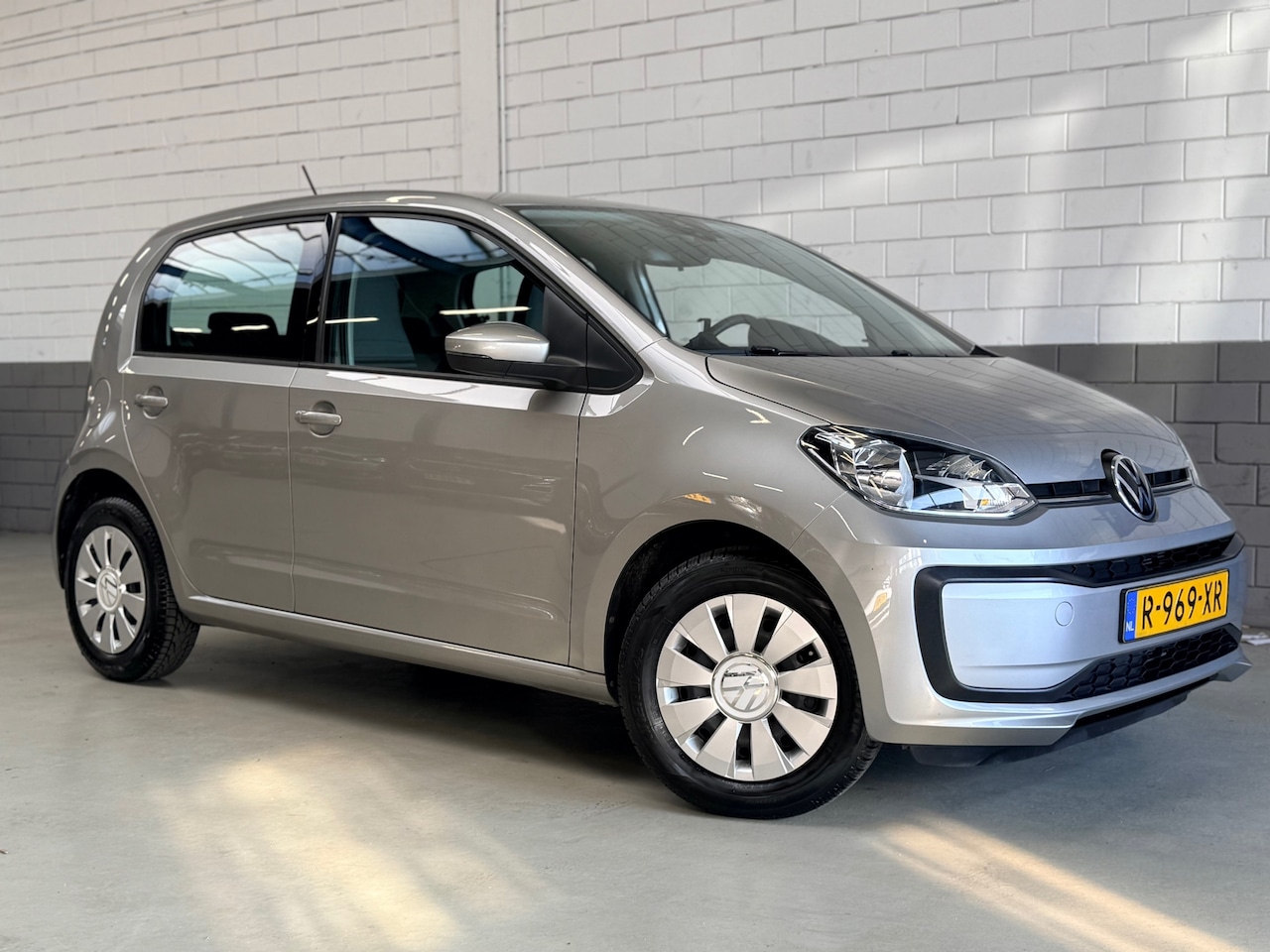 Volkswagen Up! - 1.0 1.0 - AutoWereld.nl