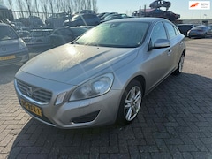 Volvo S60 - 1.6 T4 Summum automaat lees advertentie