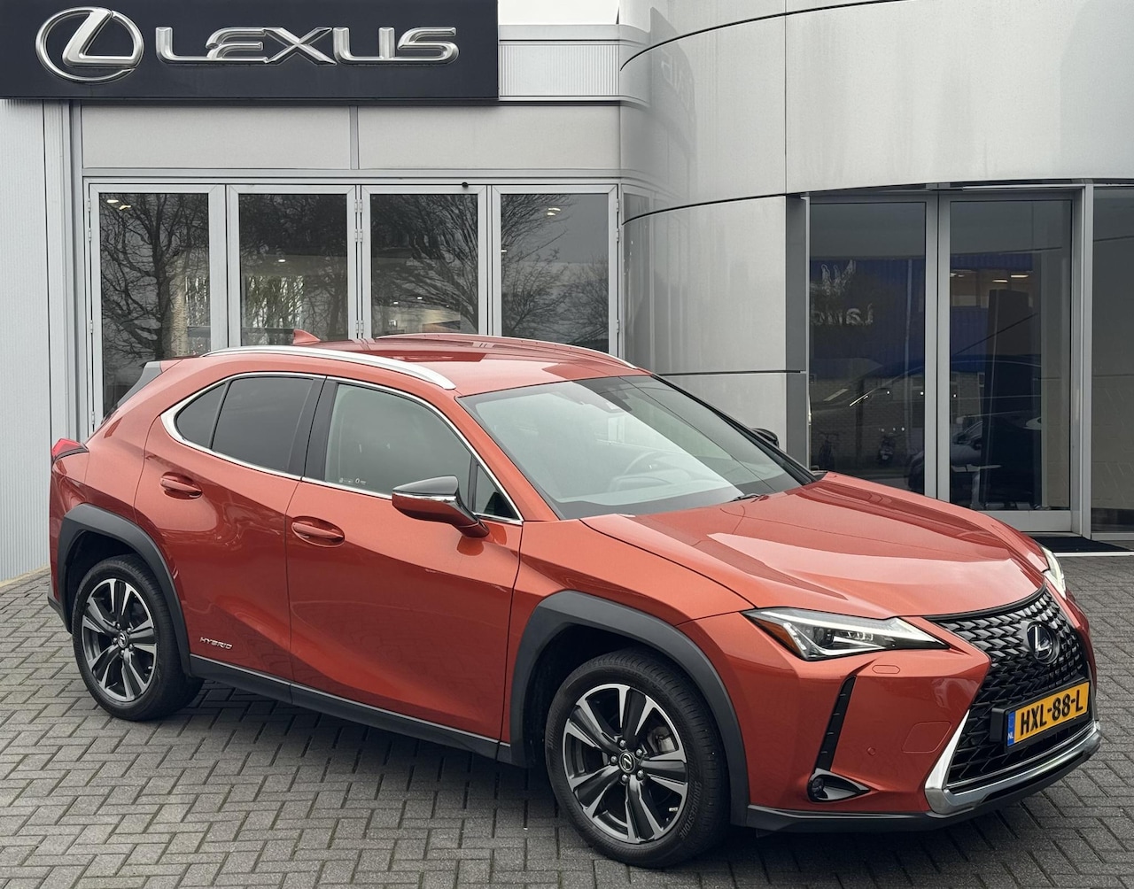Lexus UX - 250h Business Line Pro STOELVERW STUURVERW BLIND-SPOT KEY-LESS CARPLAY PARK-SENSOR - AutoWereld.nl