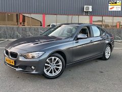 BMW 3-serie - 320i High Executive / NAP / AUTOMAAT / LEER / OHB / SP VLG / NAVI /