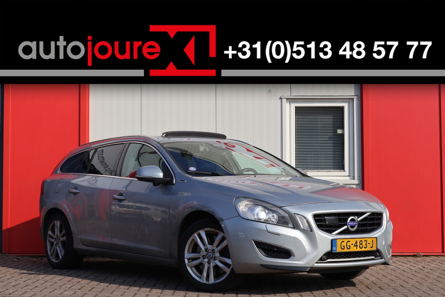 Volvo V60 - 2.4 D6 AWD Plug-In Hybrid Pure Limited | Export | Schuif-/kanteldak | Camera | ACC | Trekh - AutoWereld.nl