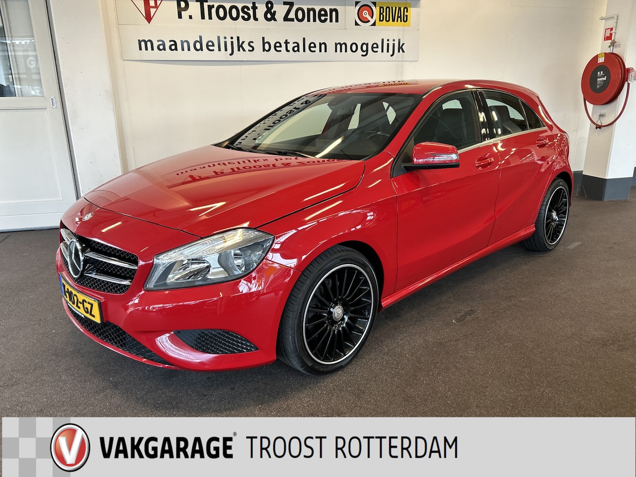 Mercedes-Benz A-klasse - 180 Ambition Automaat | Cruise control | Climate control | 18''INCH AMG | Adaptief onderst - AutoWereld.nl