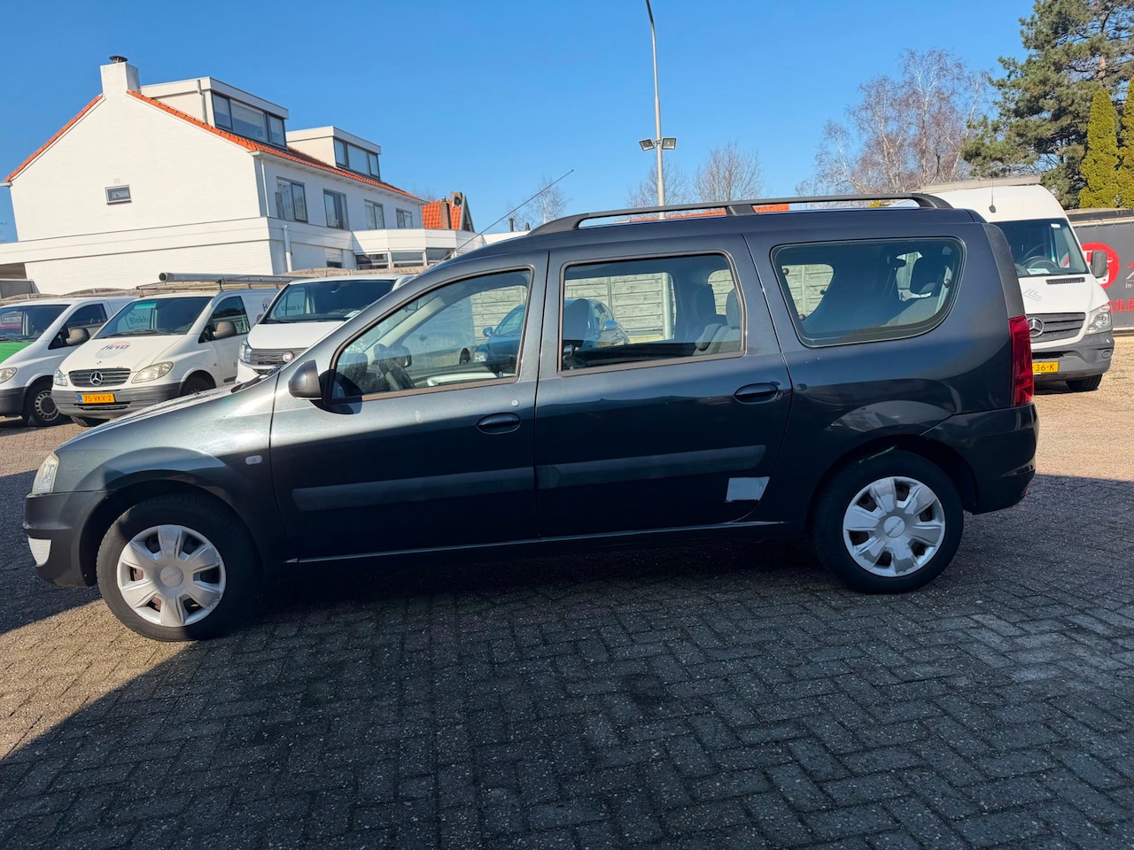 Dacia Logan MCV - 1.6-16V,Lauréate,AC,7-PERSOONS,1e.EIG. - AutoWereld.nl