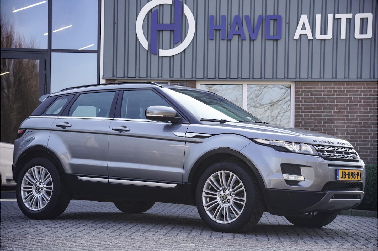 Land Rover Range Rover Evoque - 2.2 TD4 4WD Pure 2.2 TD4 4WD Pure, PANO, TREKHAAK, NAP - AutoWereld.nl