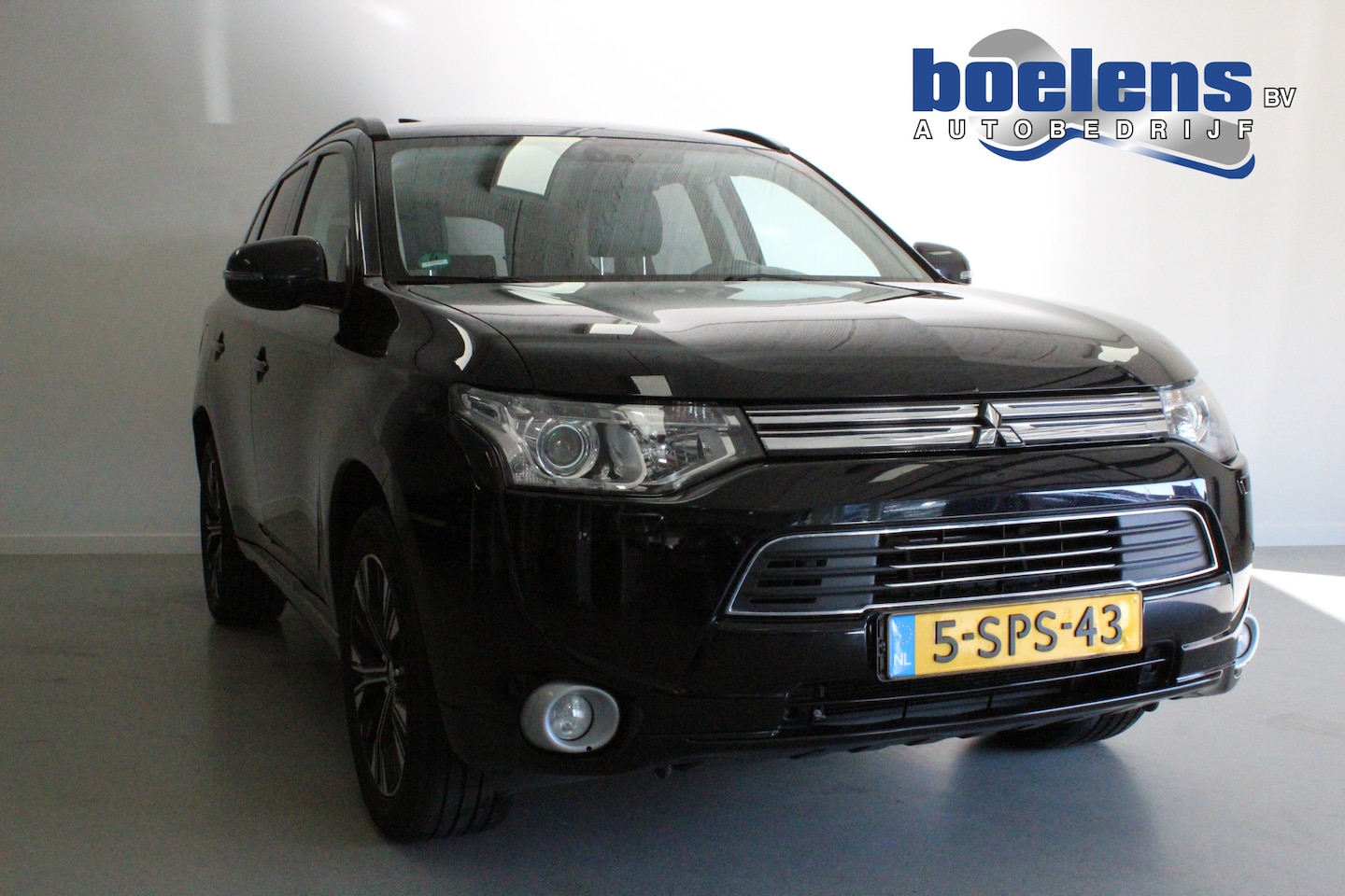 Mitsubishi Outlander - 2.0 PHEV instyle | SCHUIF-/KANTELDAK | CAMERA | STOEL-VERW | NAVIGATIE | CLIMA | 18'LMV | - AutoWereld.nl