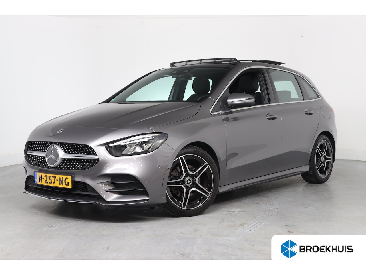 Mercedes-Benz B-klasse - 200 Business Solution AMG Trekhaak | Night pakket | Pano-dak | Wide Screen | Navigatie | M - AutoWereld.nl