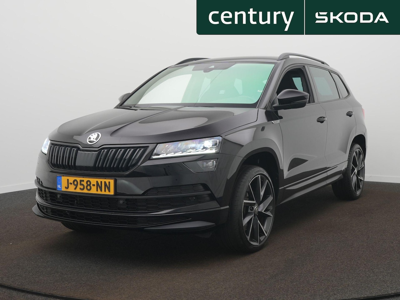 Skoda Karoq - 1.5 TSI ACT Sportline Business DSG / Elek. Trekhaak / Camera / Canton-Audio - AutoWereld.nl