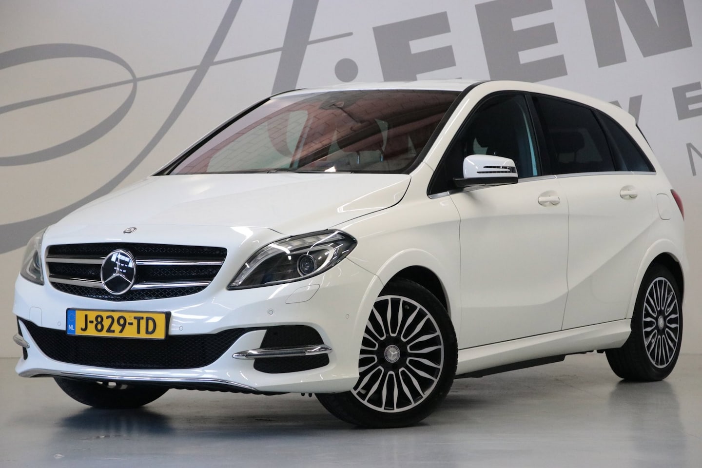 Mercedes-Benz B-klasse - 250 e Ambition 28 kWh/dodehoekassistent - AutoWereld.nl