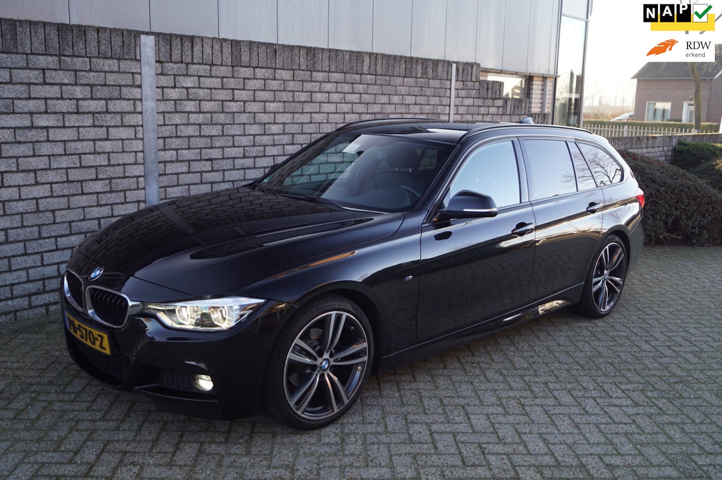 BMW 3-serie Touring - 320i Edition M Sport Shadow Executive Autom Leder Sportst Stoelverw Navi Clima Cruise LED - AutoWereld.nl