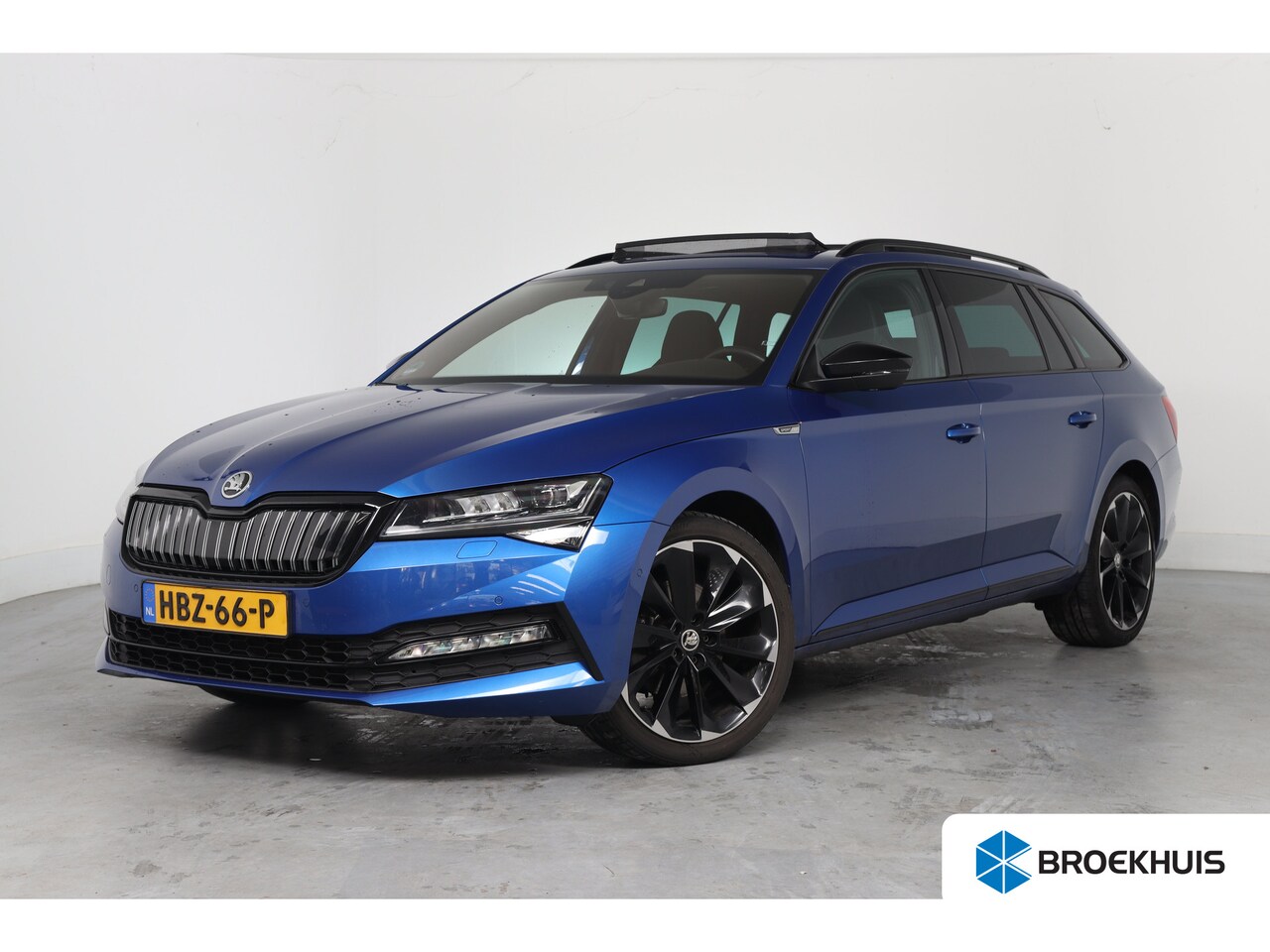 Skoda Superb Combi - 1.4 TSI iV Sportline Business Trekhaak Wegklapbaar | Pano-dak | Adaptieve Cruise | Stoel/S - AutoWereld.nl
