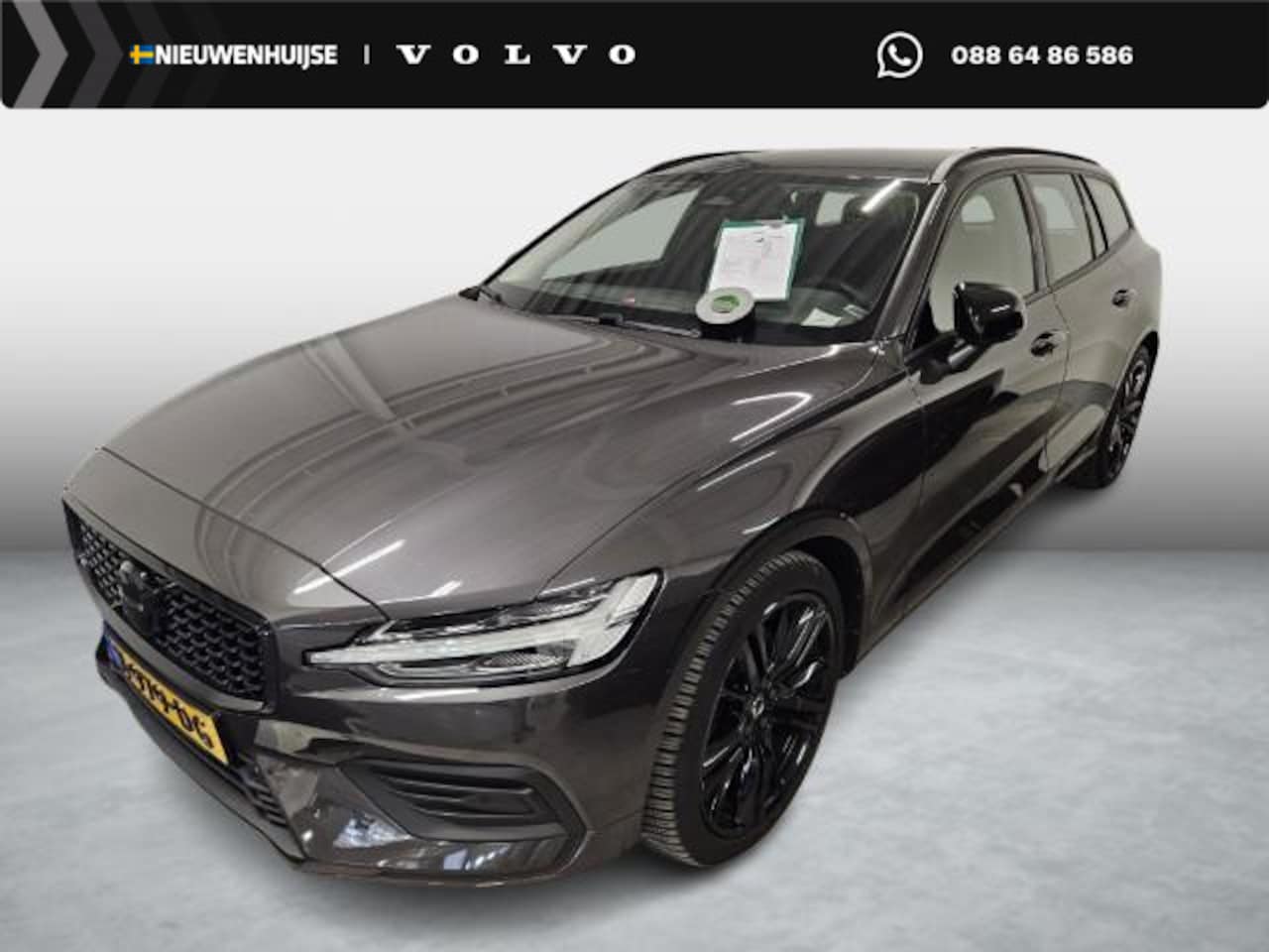 Volvo V60 - 2.0 B3 Essential Edition | Sport Pack | 19" Black Edition Velgen | Leder | Adaptieve Cruis - AutoWereld.nl