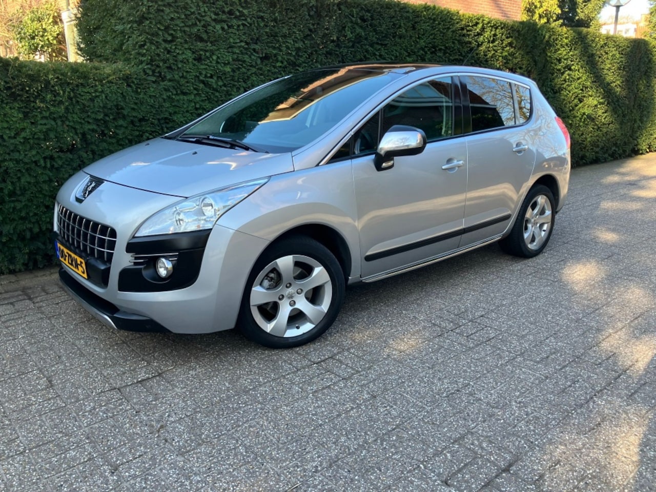Peugeot 3008 - 1.6 THP Style LAGE KM NAP /RIJDT GOED!! Nieuwstaat - AutoWereld.nl