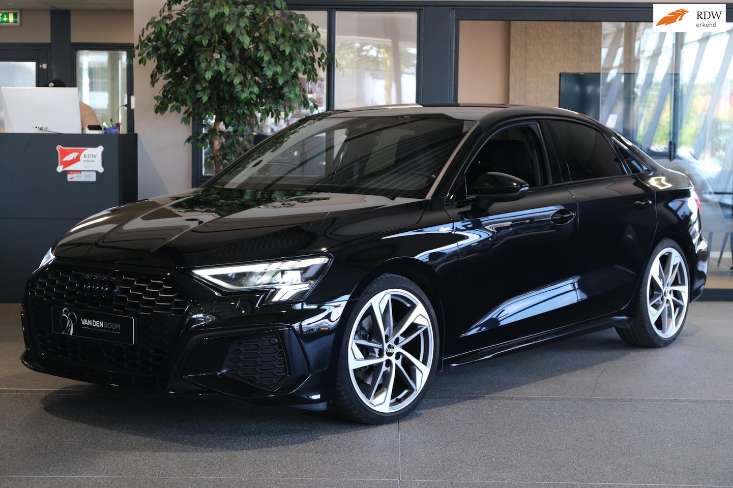 Audi A3 Limousine - 35 TFSI S-Line Black Pack Leder Navi B&O Cruise Climate Pdc - AutoWereld.nl