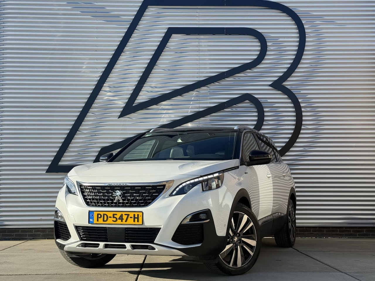 Peugeot 5008 - 1.2 PureTech Blue Lease GT-Line 2e Eigenaar|Navi|Pano|Camera|Trekhaak|Clima|Cruise|7-Zits| - AutoWereld.nl