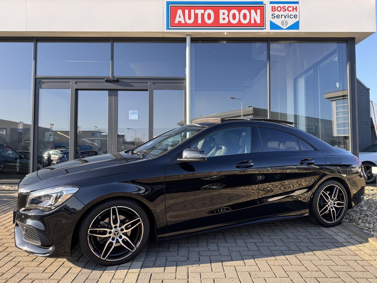 Mercedes-Benz CLA-Klasse - 180 122PK AMG NIGHT EDITON AUTOMAAT PANO/NAVI/ P-CAM/2XPDC/LED/MEDIA/STOELVERWARMING/BTA/1 - AutoWereld.nl