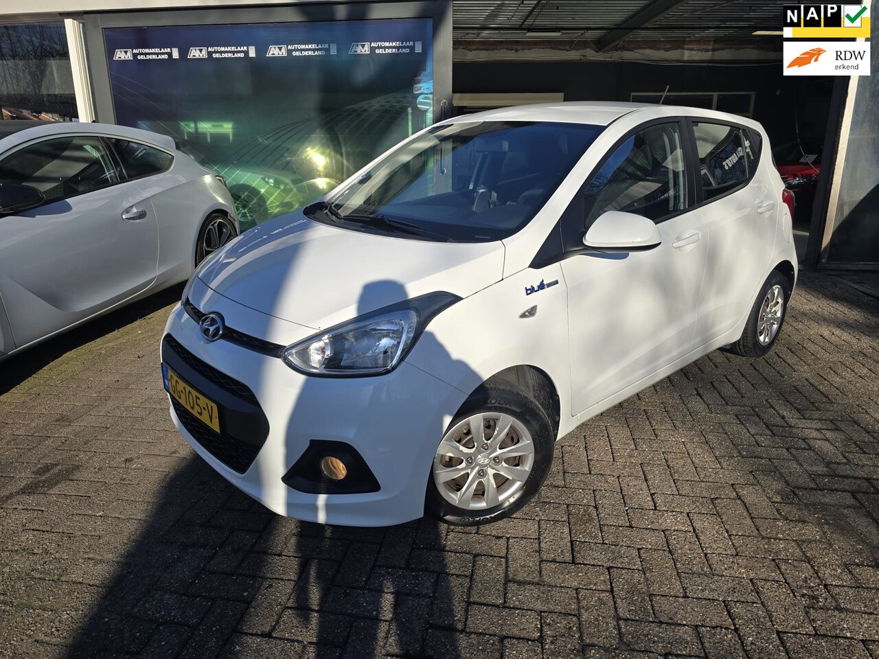 Hyundai i10 - 1.0i i-Motion Comfort | 2E EIGENAAR | 12MND GARANTIE | AIRCO | CRUISE | ELEC RAMEN | - AutoWereld.nl