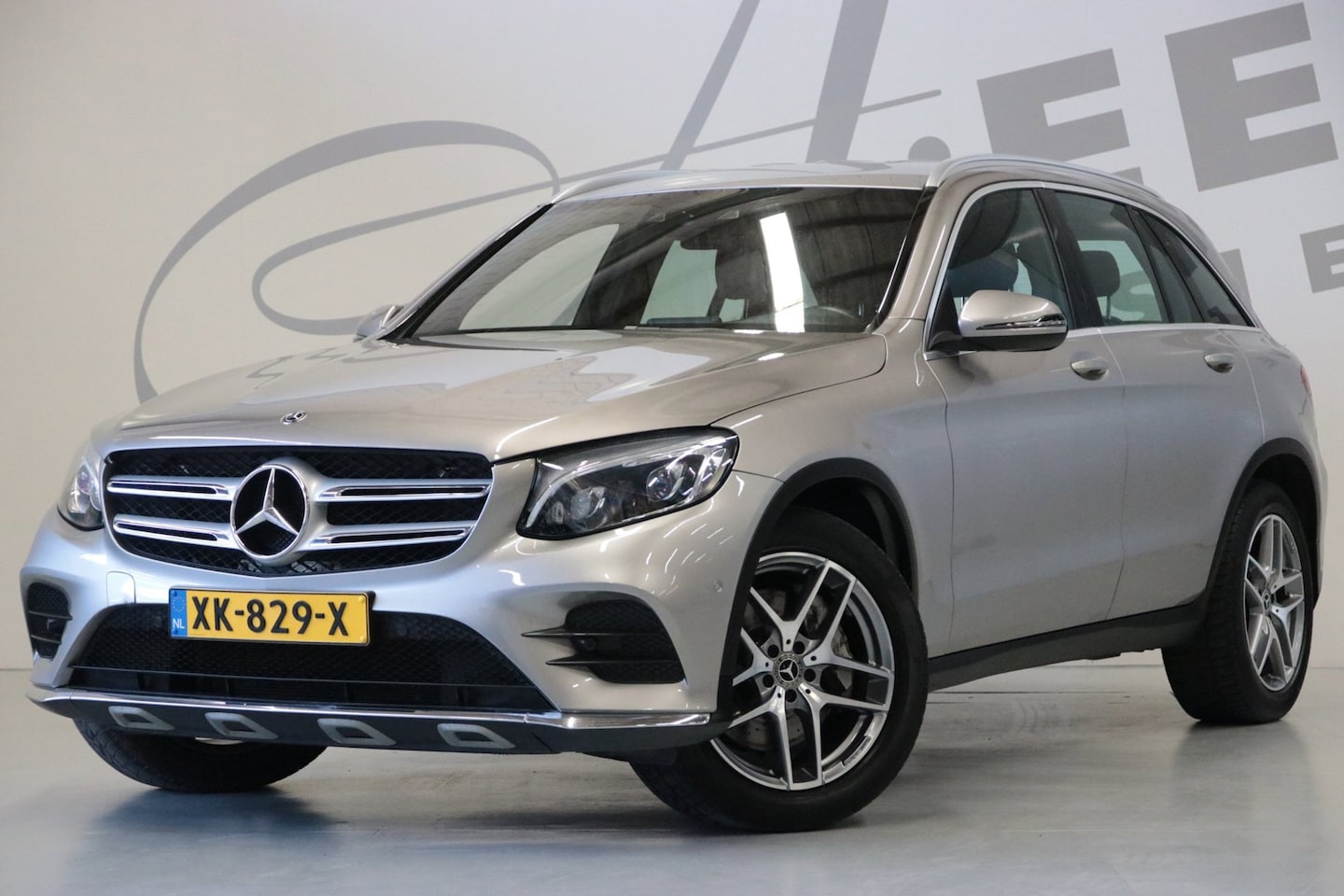 Mercedes-Benz GLC-klasse - 250 AMG-line/AMG-styling/Achteruitrijcamera/NAP/Origineel NL - AutoWereld.nl
