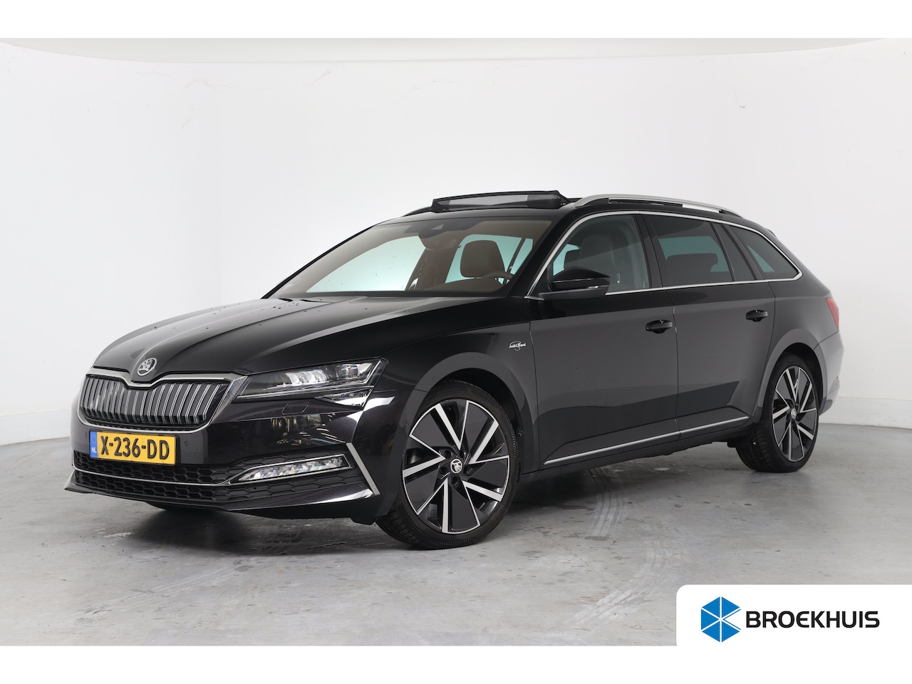 Skoda Superb Combi - 1.4 TSI iV Laurin & Klement Navigatie | Leder | Panoramdak | Memory stoelen | Stoel/Stuur/ - AutoWereld.nl
